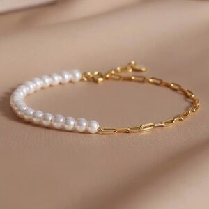 Elegant Pearl and Gold Bracelet